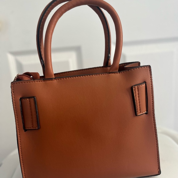 Brown bag, has a strap, never used - Picture 2 of 4